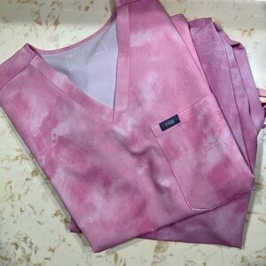 FIGS SPECIAL EDITION BREAST CANCER AWARNESS SCRUB SET EUC
